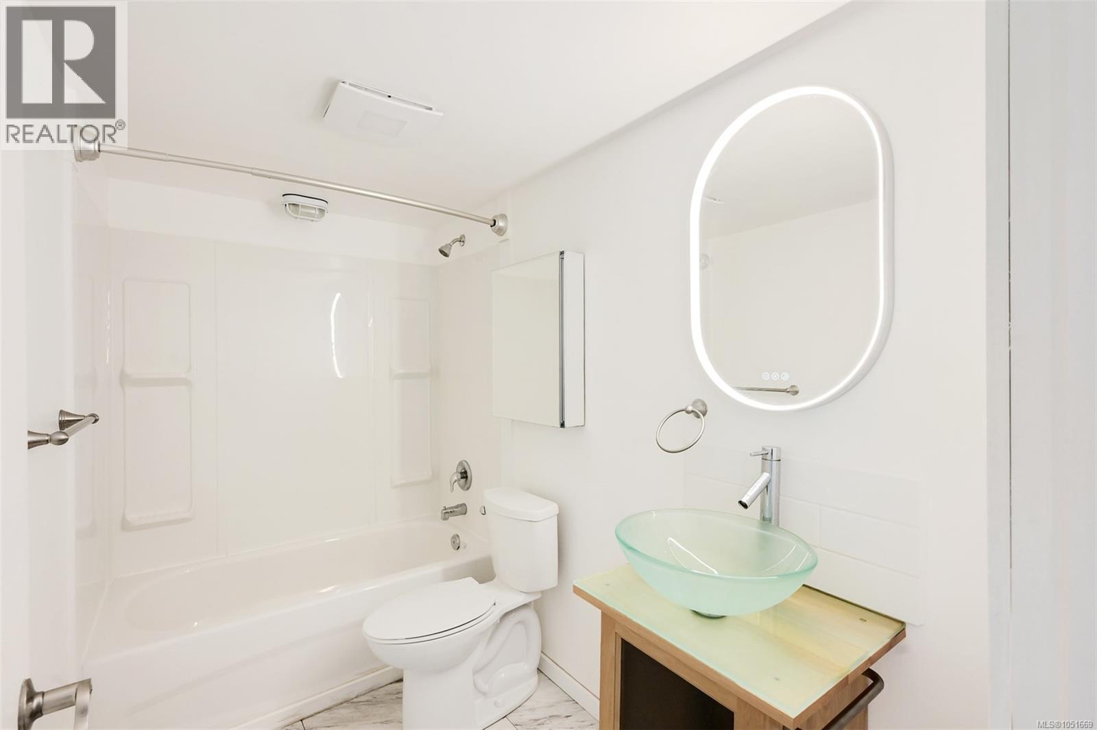  3832 Pitcombe Place, Saanich