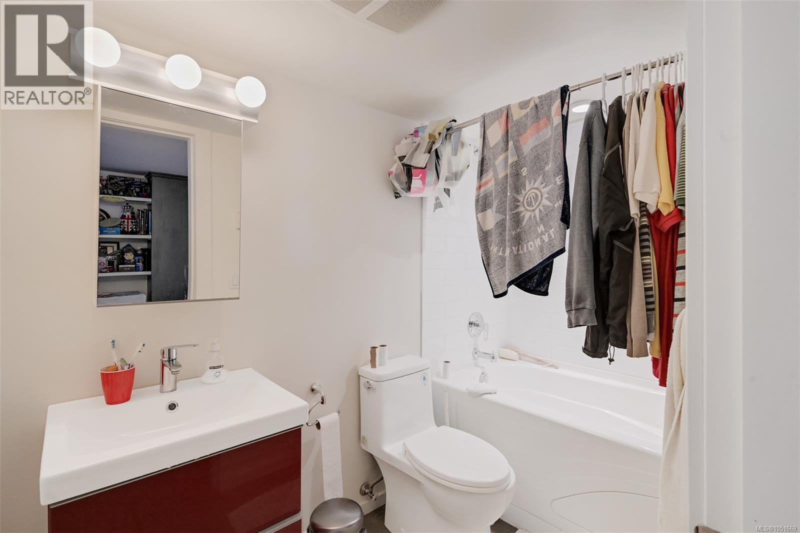  3832 Pitcombe Place, Saanich