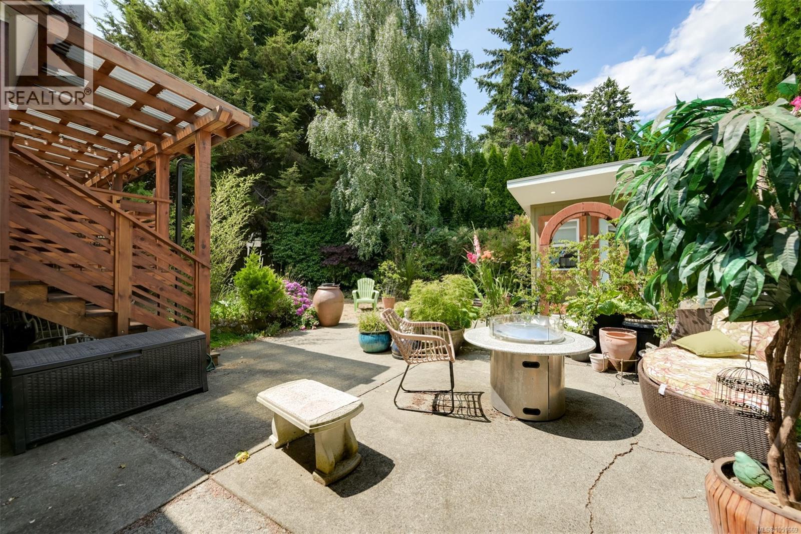  3832 Pitcombe Place, Saanich