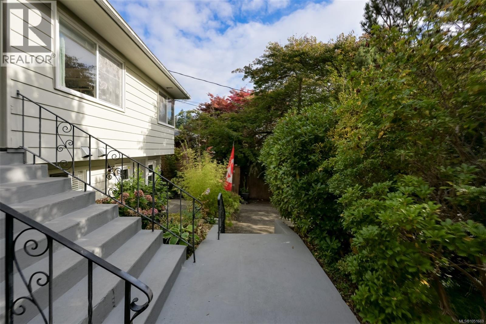  3832 Pitcombe Place, Saanich