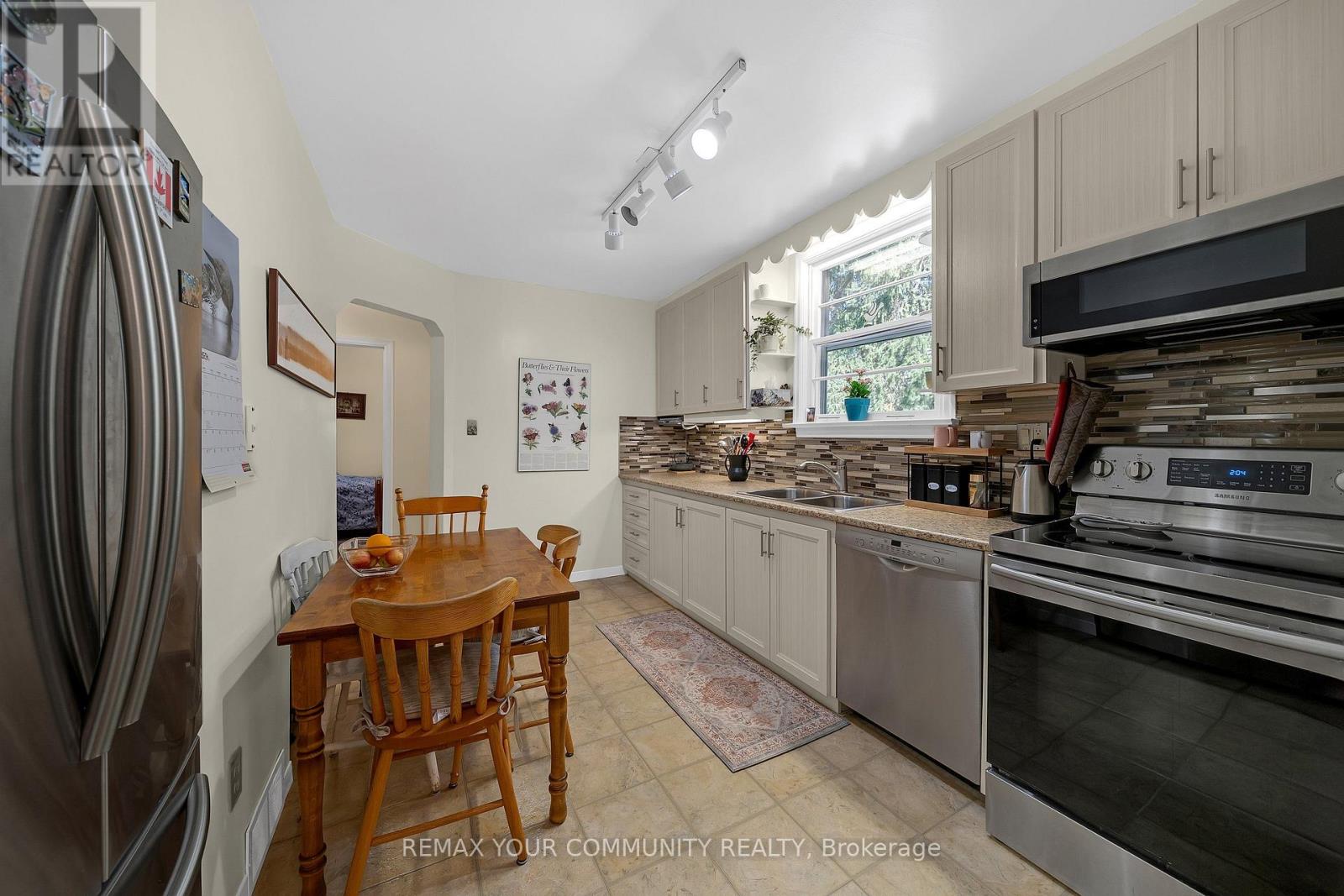 223 Richmond Street — photo 13
