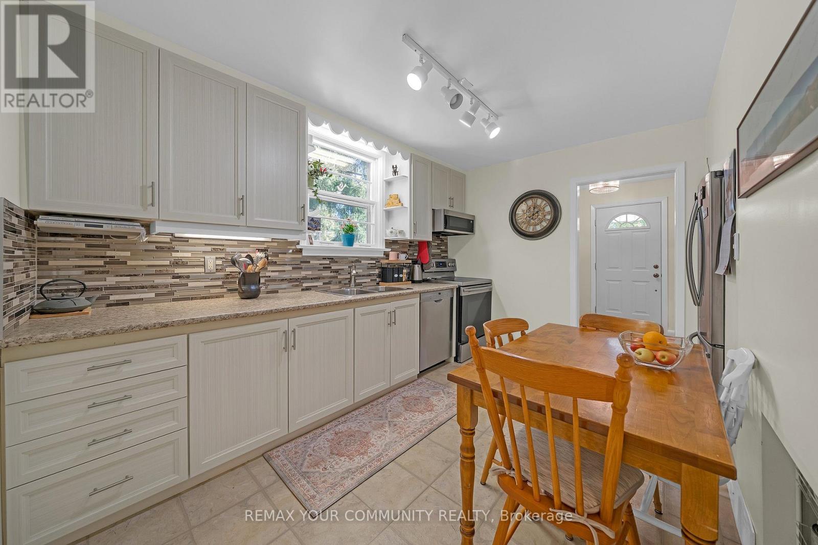 223 Richmond Street — photo 15