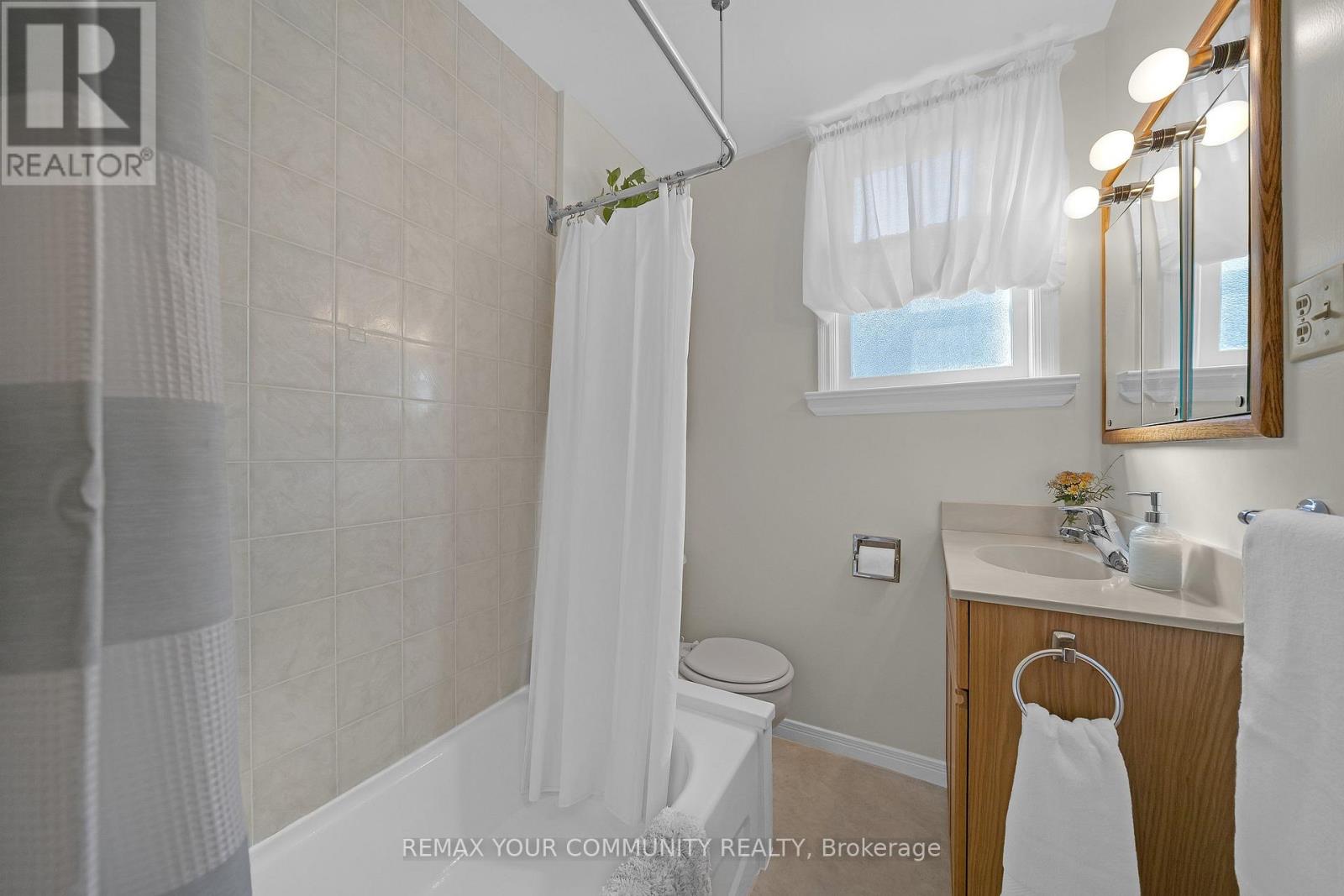 223 Richmond Street — photo 16
