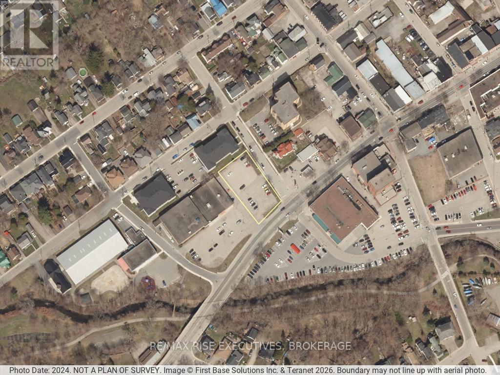 260 King Street West — photo 2