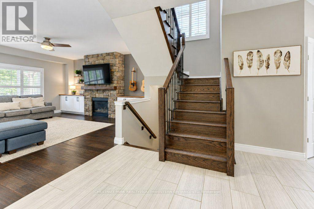 31 Elmbank Trail, Kitchener, ON photo 7