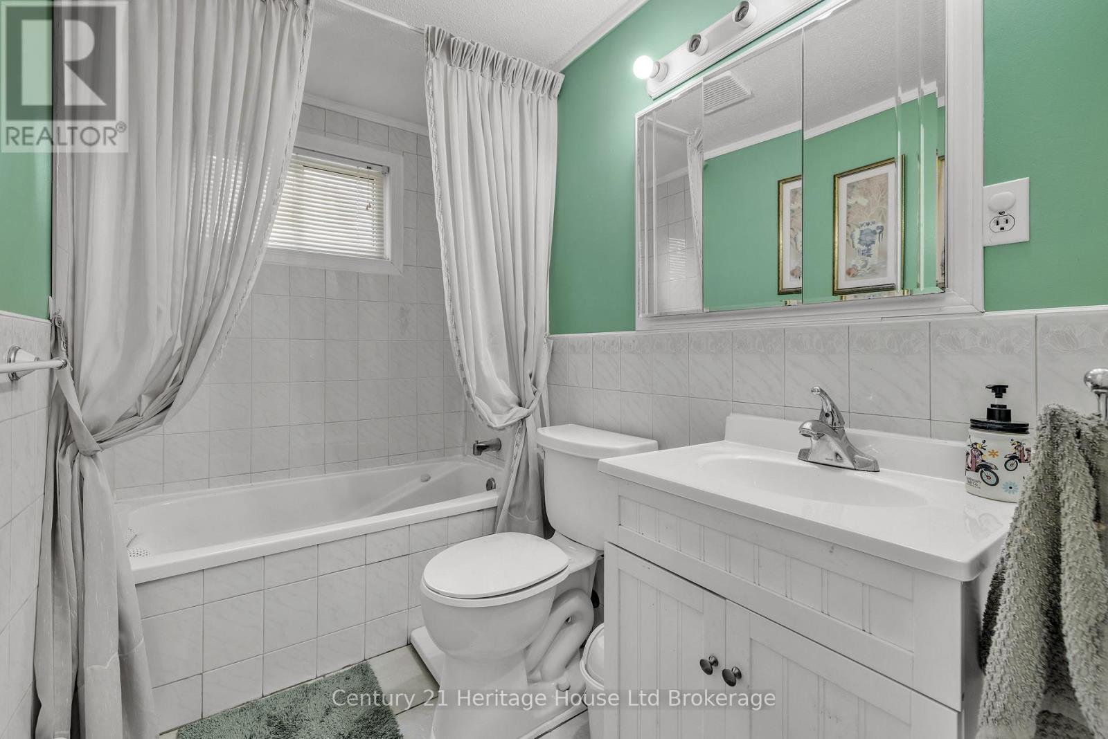 921 LINCOLN DRIVE - Image 14