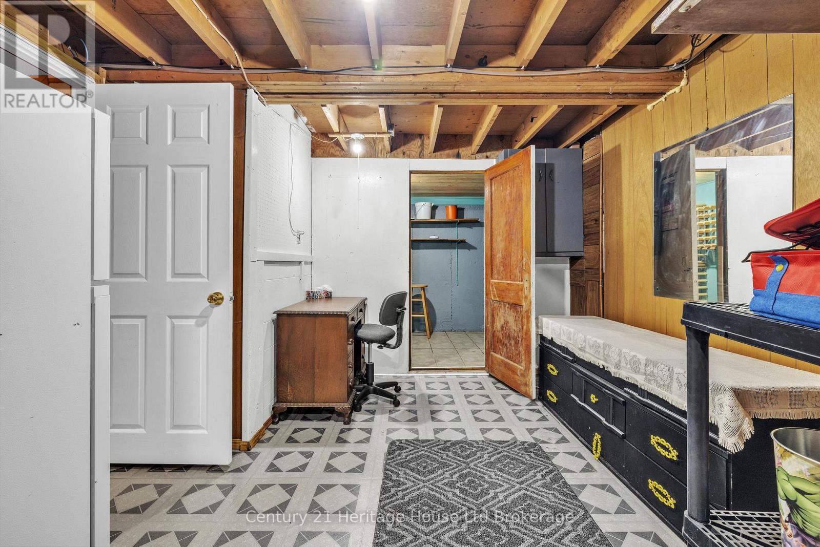 921 LINCOLN DRIVE - Image 28