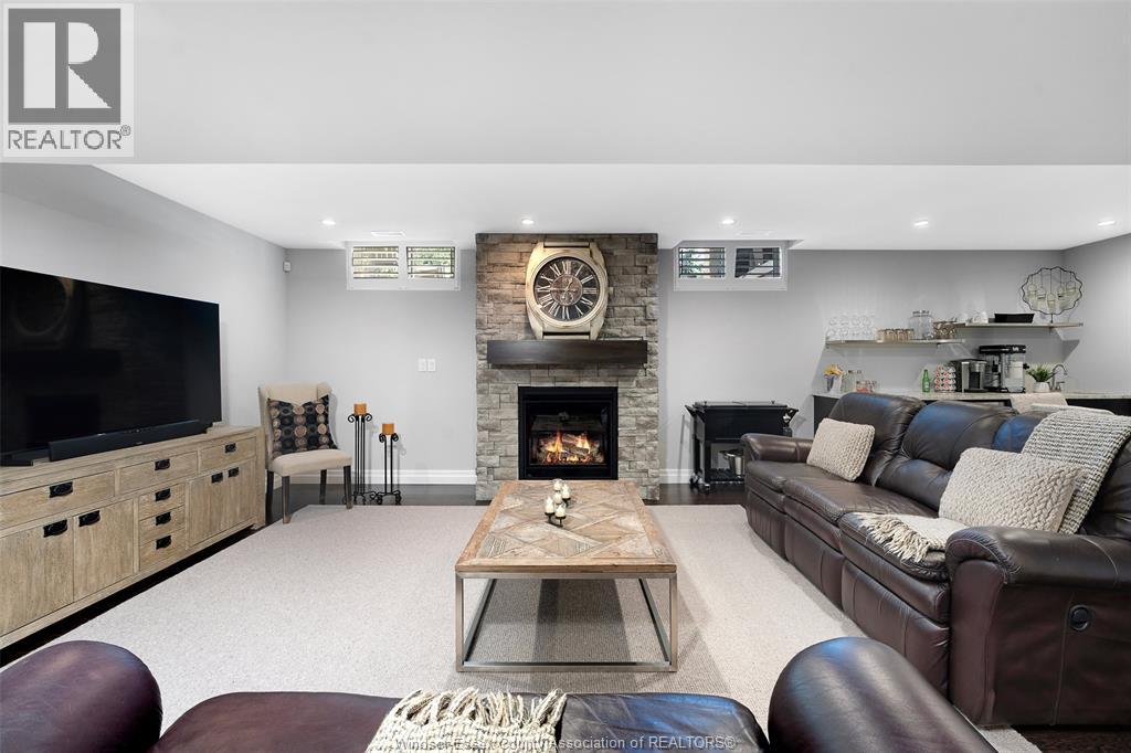214 Bernath STREET - 28