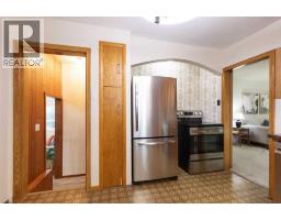 Family room - 30 1 Street Nw, Medicine Hat, AB T1A6H1 Photo 10