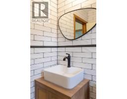 30 1 Street Nw, Medicine Hat, AB T1A6H1 Photo 23