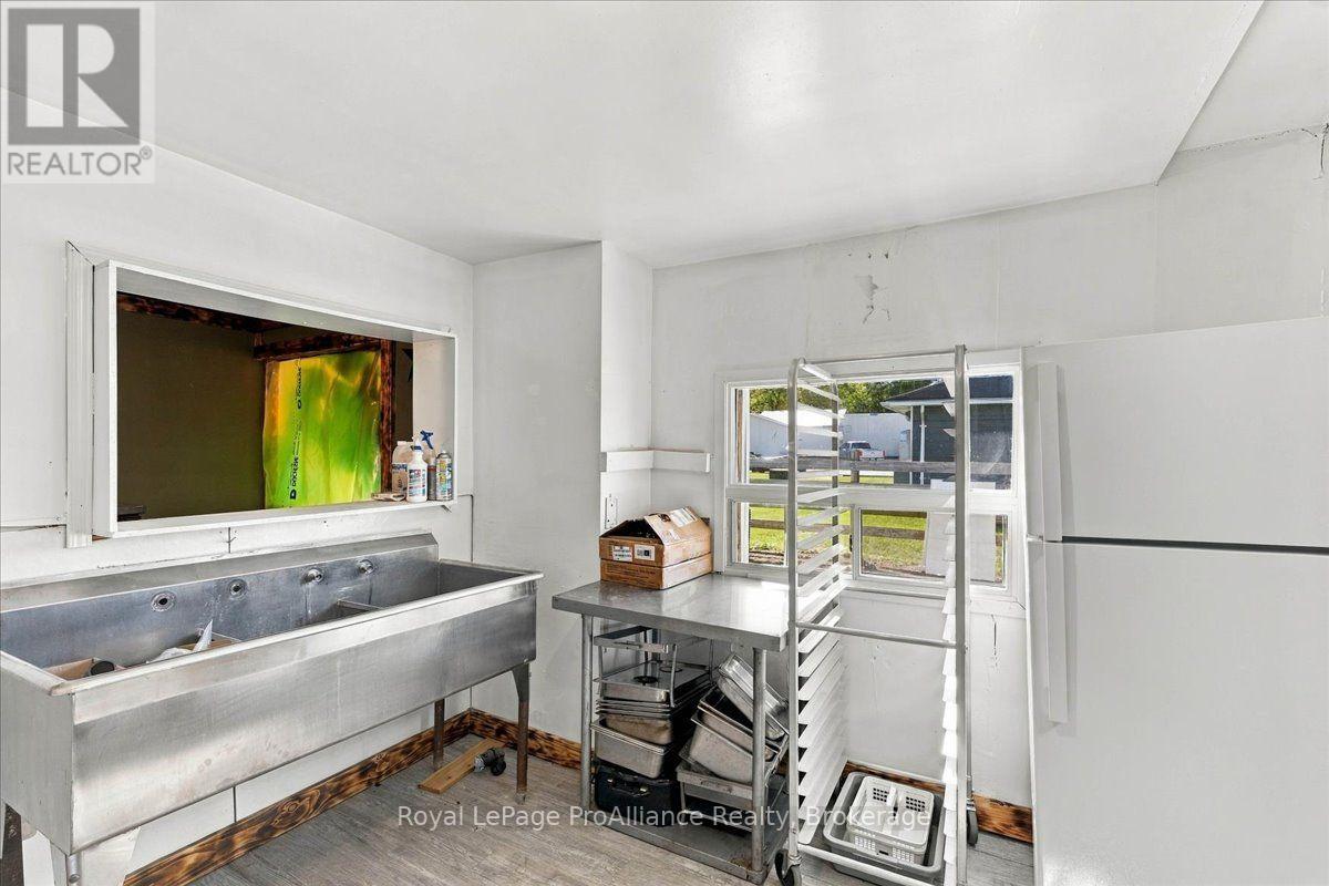 12269 Highway 41 Highway, Addington Highlands, ON photo 14