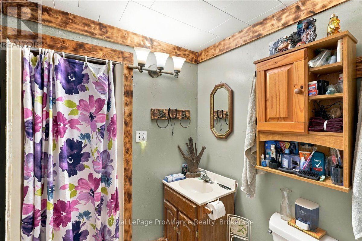 12269 Highway 41 Highway, Addington Highlands, ON photo 24