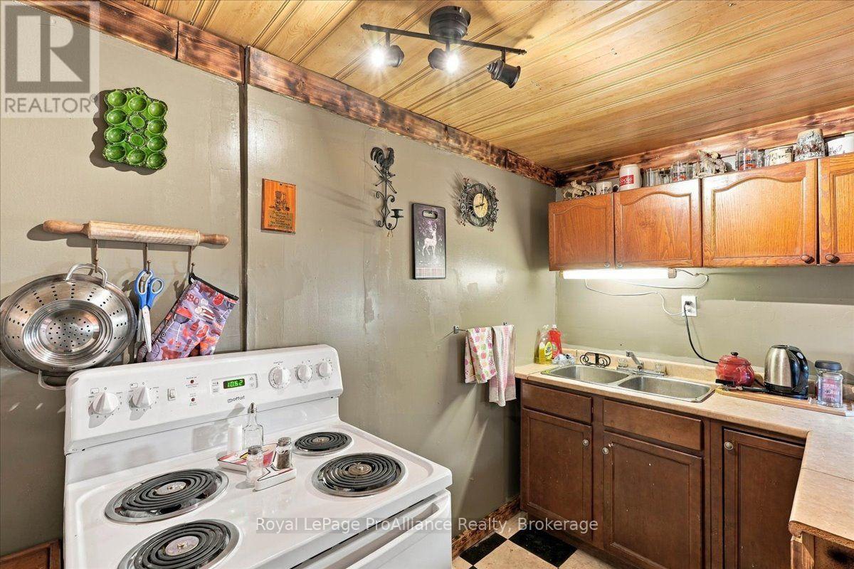 12269 Highway 41 Highway, Addington Highlands, ON photo 26