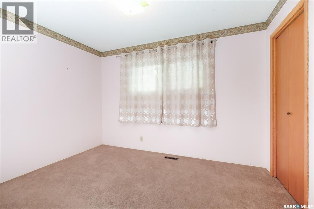 1425 9th AVENUE N, Regina — photo 15
