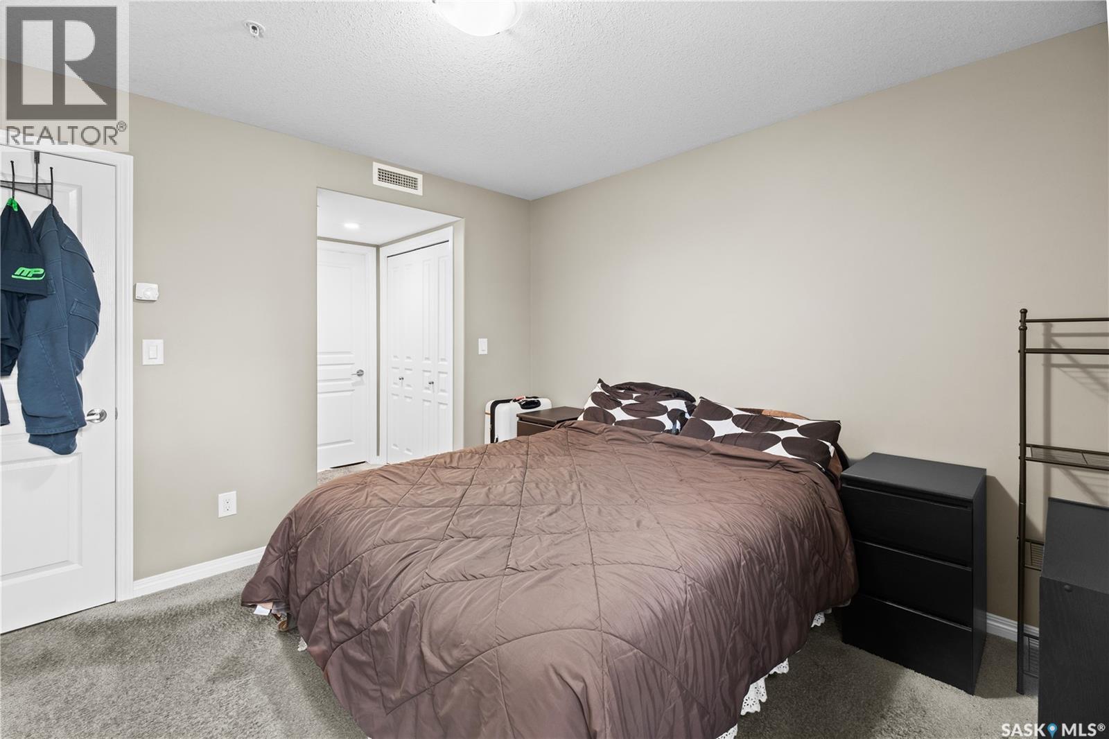 #1111 102 Willis CRESCENT - 32
