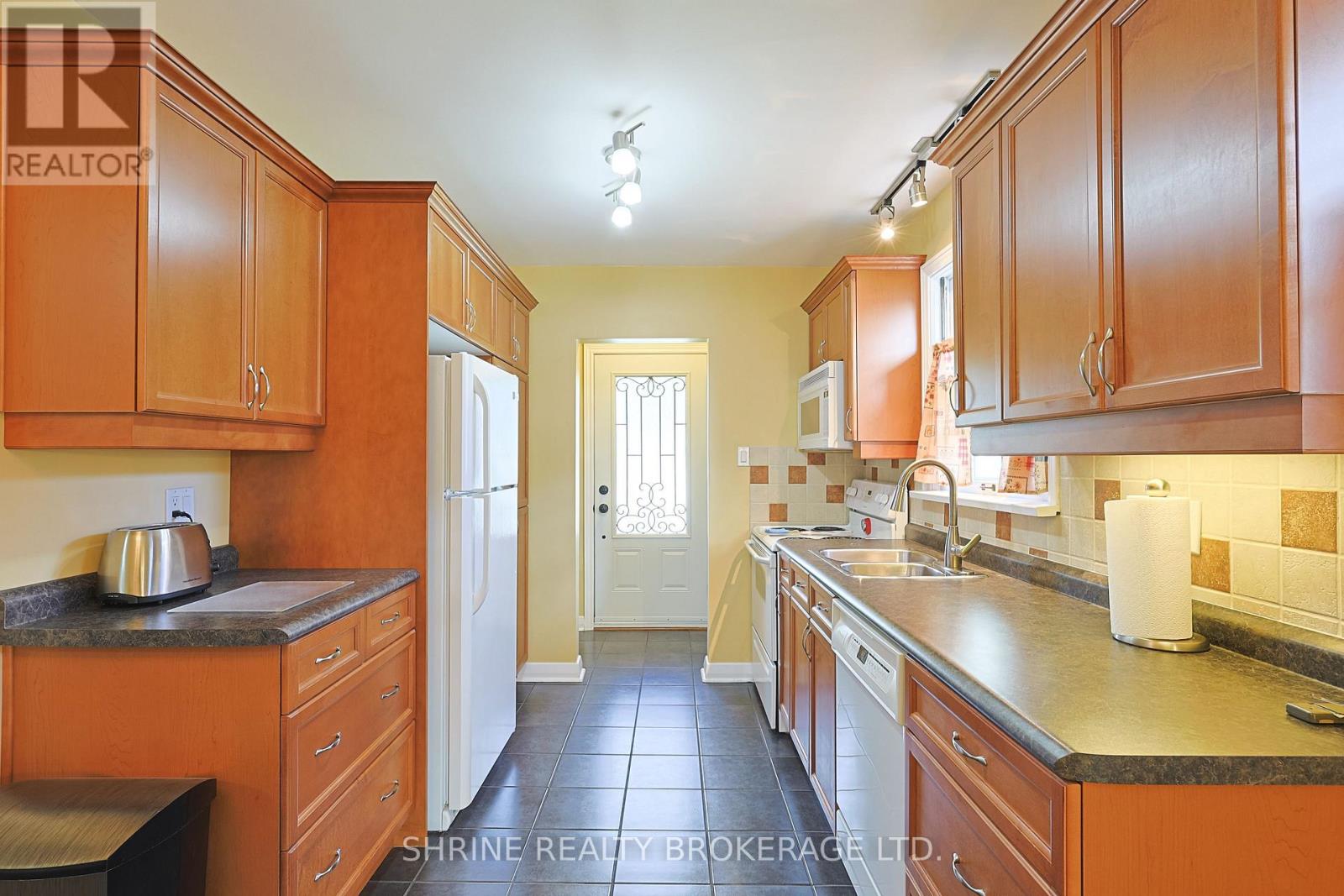 227 STERLING STREET - Image 11