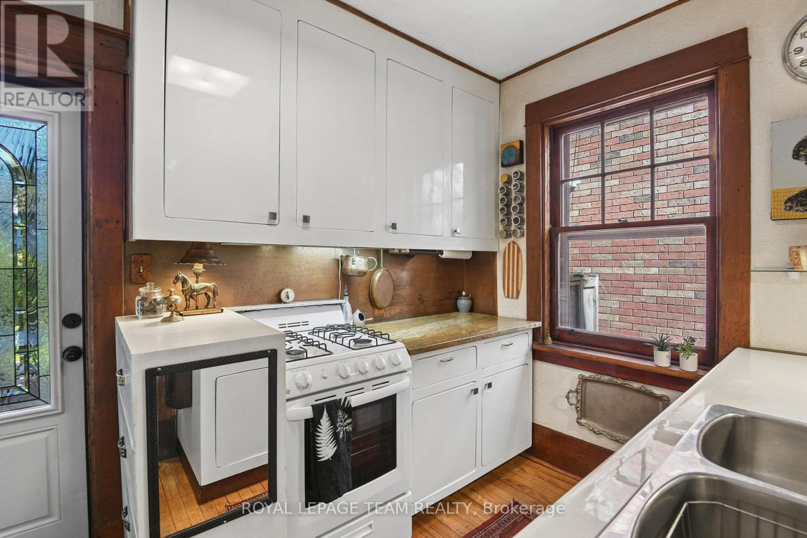 7 THORNTON AVENUE - 14