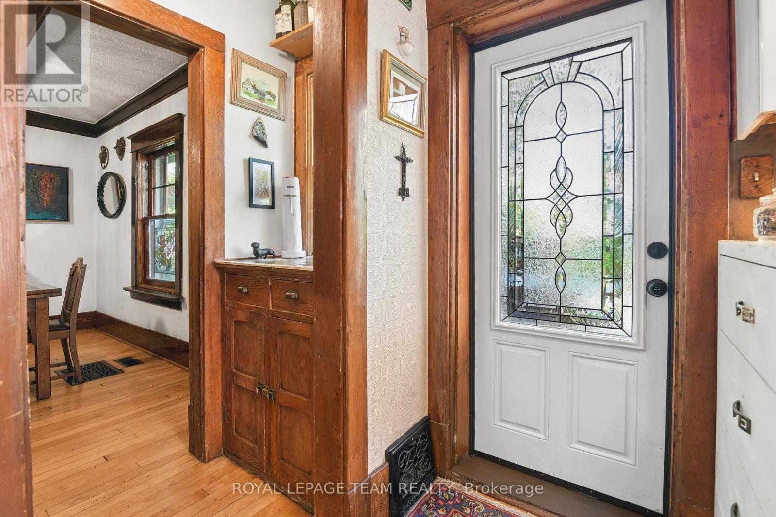 7 THORNTON AVENUE - 16