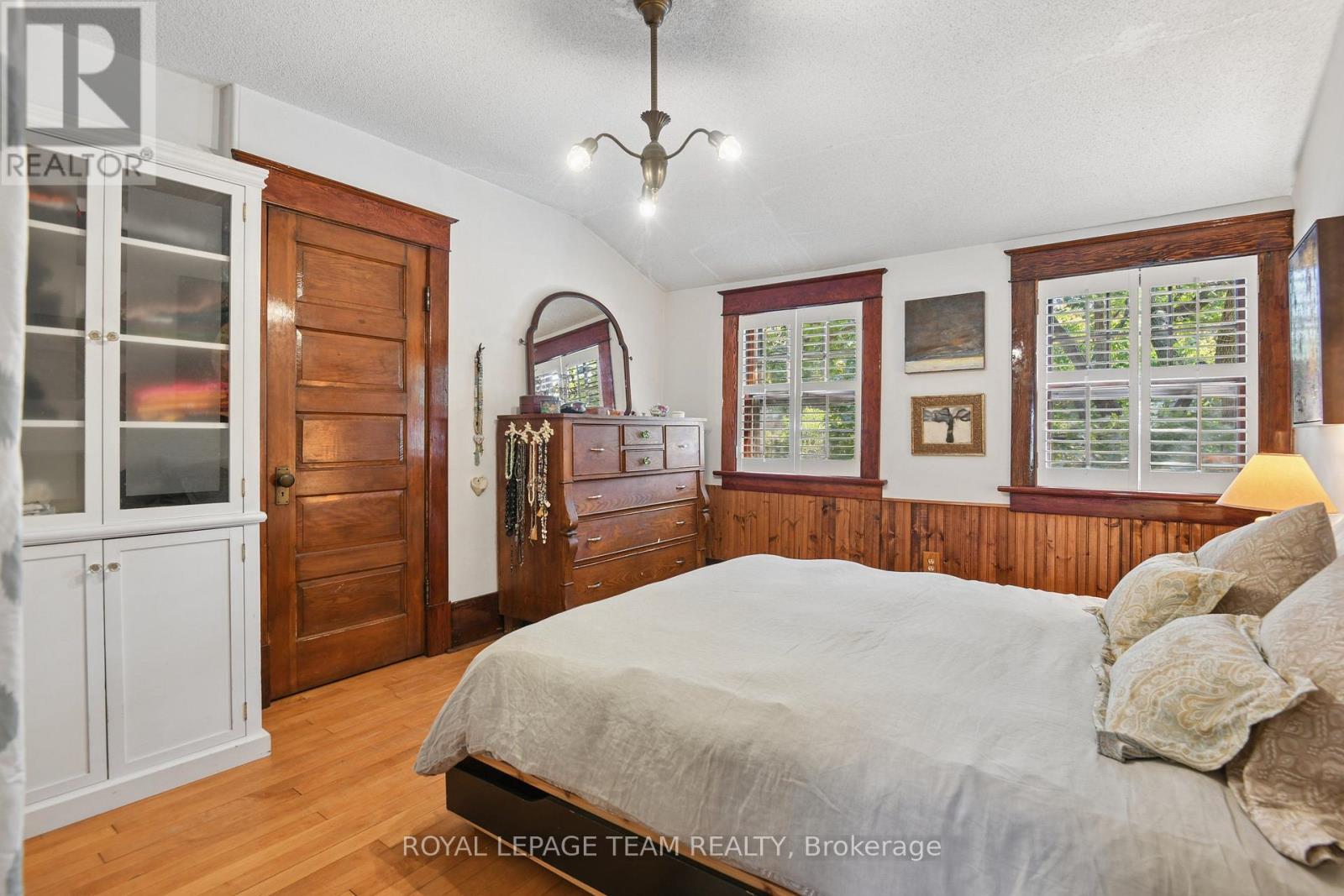 7 THORNTON AVENUE - 17