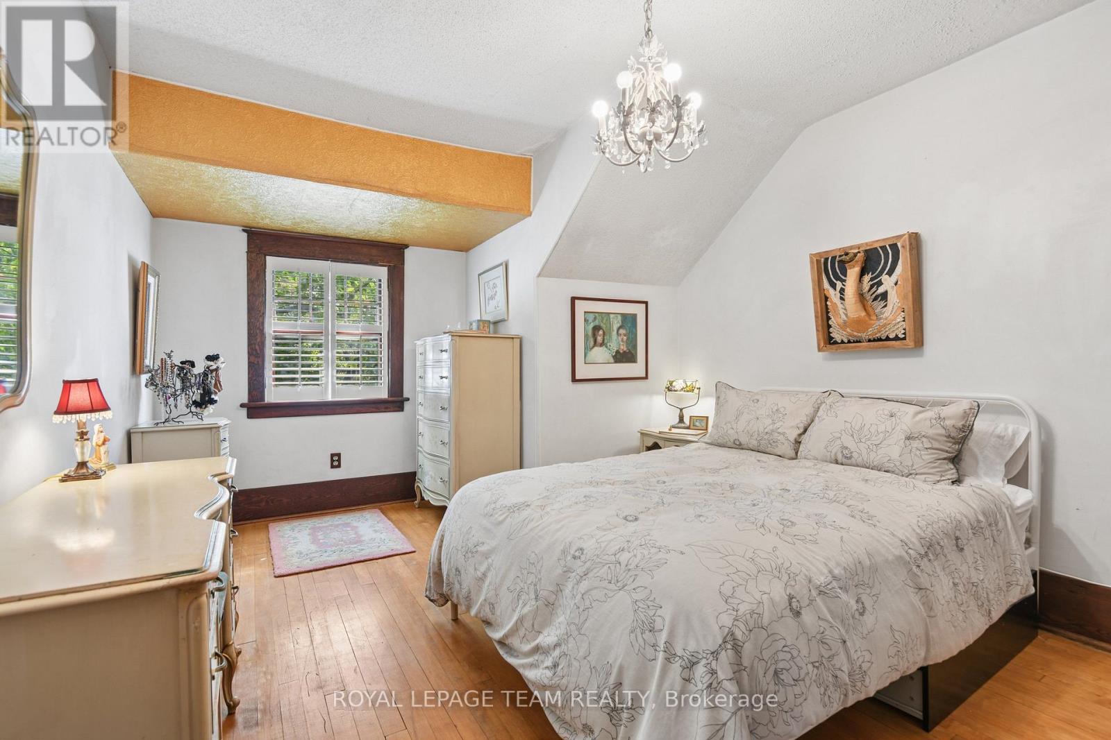 7 THORNTON AVENUE - 19
