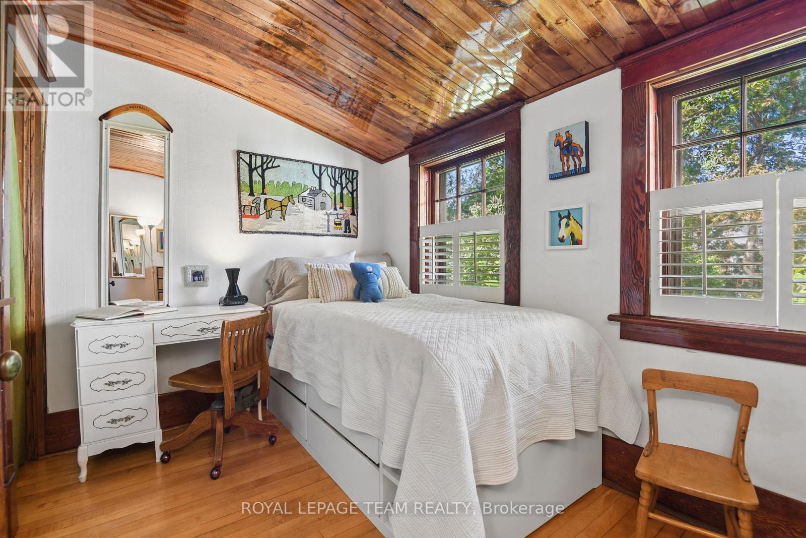 7 THORNTON AVENUE - 21