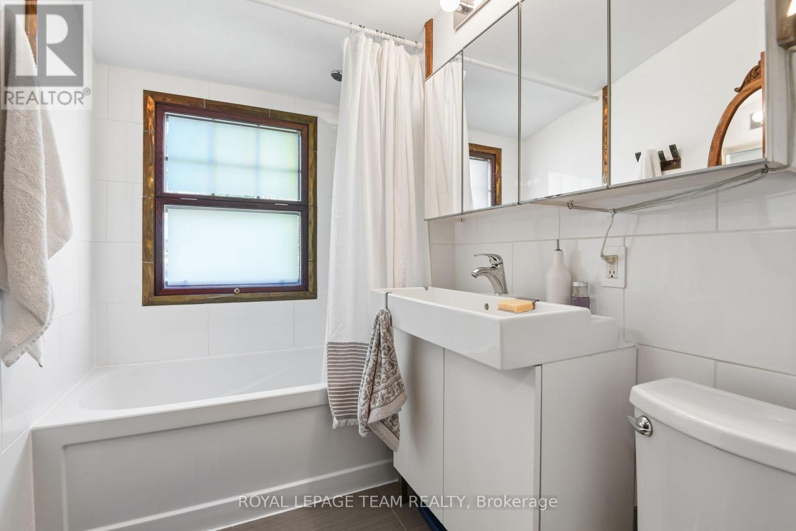 7 THORNTON AVENUE - 23