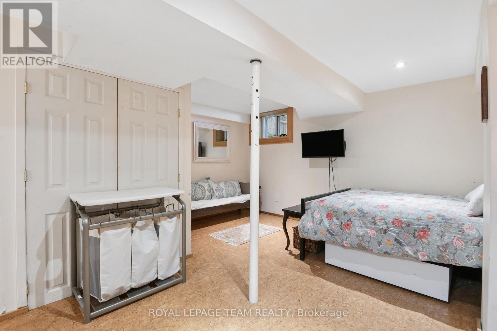 7 THORNTON AVENUE - 25