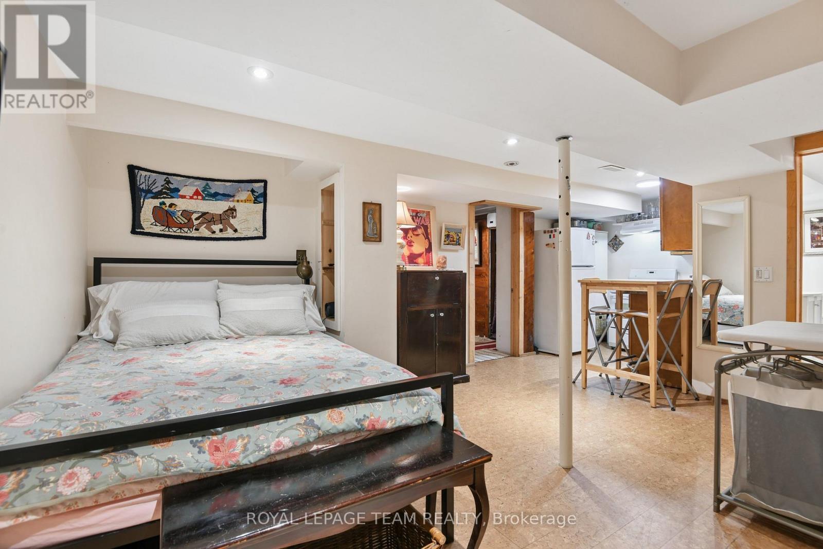 7 THORNTON AVENUE - 26