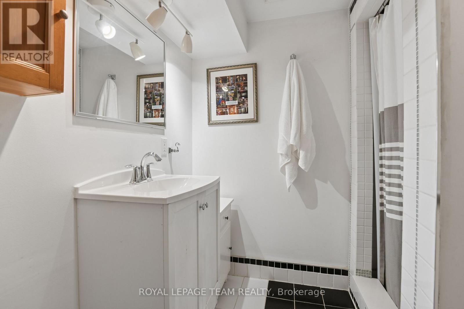 7 THORNTON AVENUE - 29
