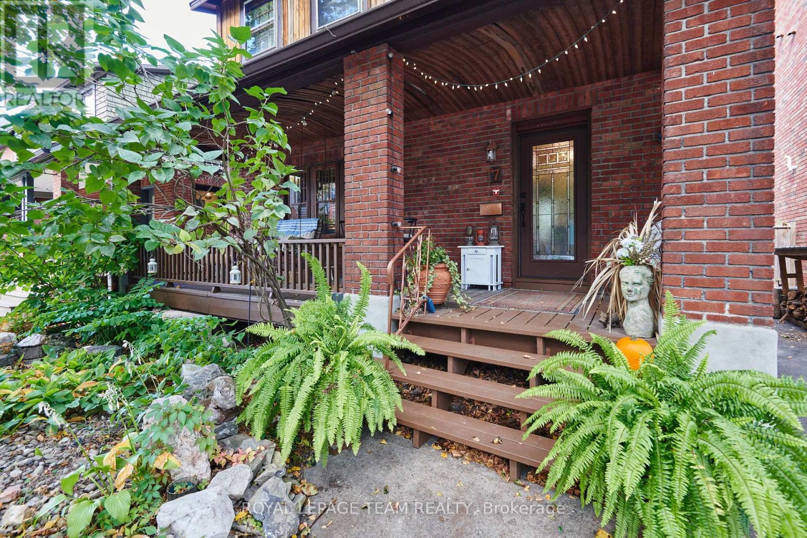 7 THORNTON AVENUE - 3
