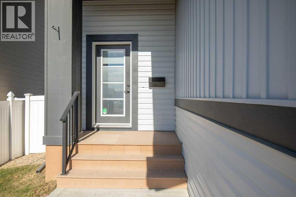 Listing photo – 1 Coventry Close, Blackfalds