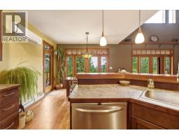 Kitchen - 4127 O'neil Road, Falkland, BC V0E1W1 Photo 11