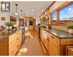 Living room - 1321 10th Avenue, Salmon Arm, BC V1E2V6 Photo 10