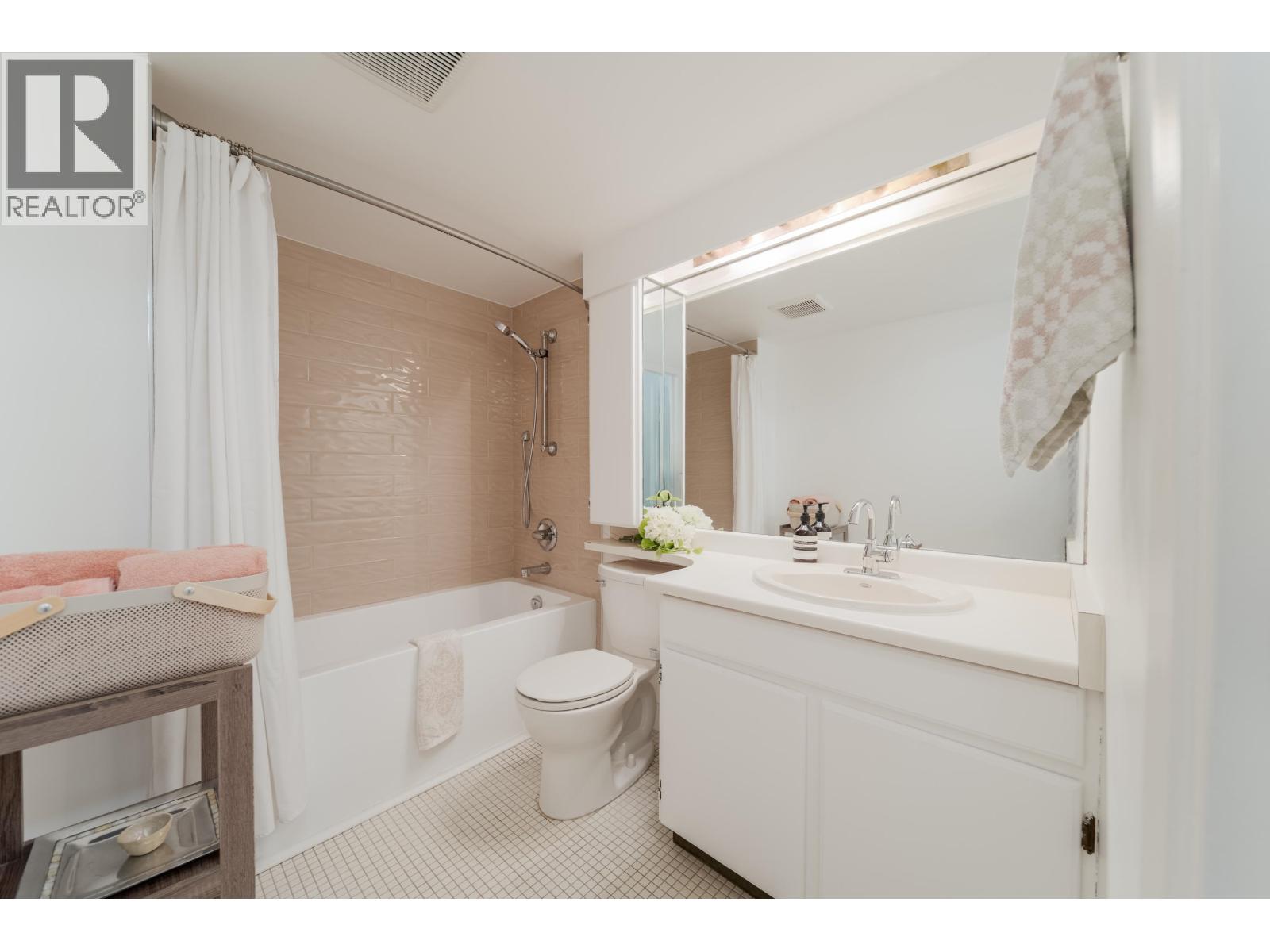 Photo of 206 1740 COMOX STREET 18