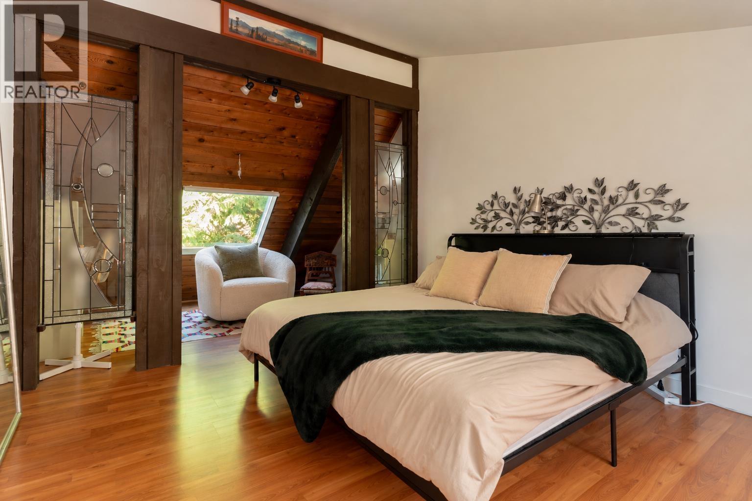 1540 TUNSTALL BOULEVARD, Bowen Island