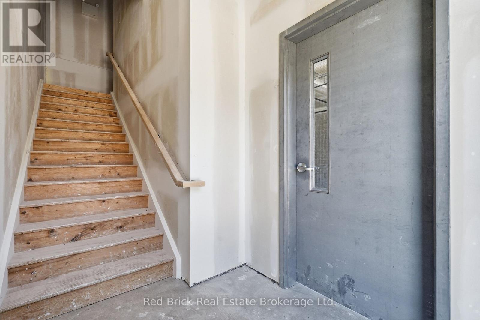 587 Hanlon Creek Boulevard — photo 26