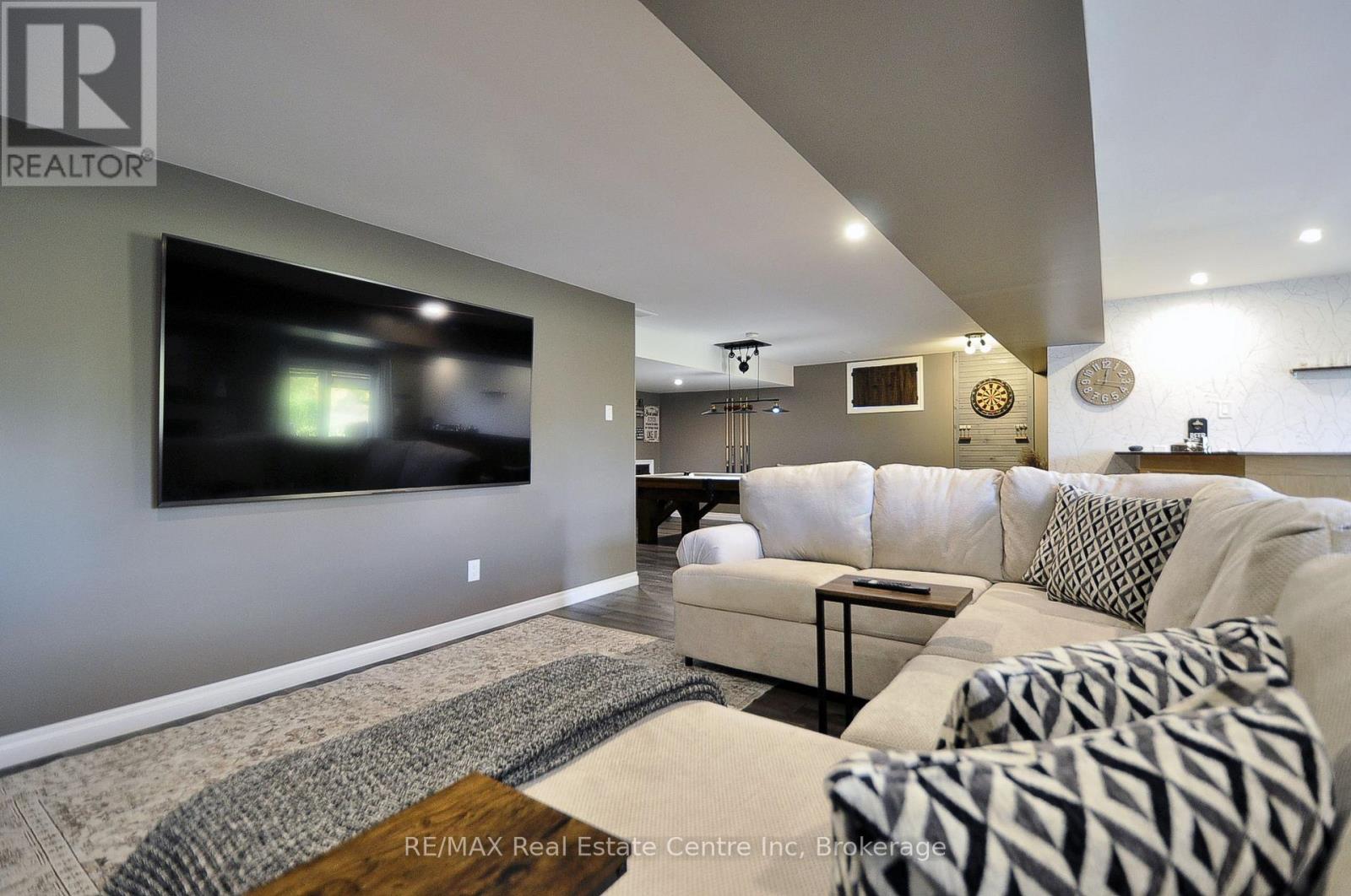 318 FAIRWAY ROAD - Image 34