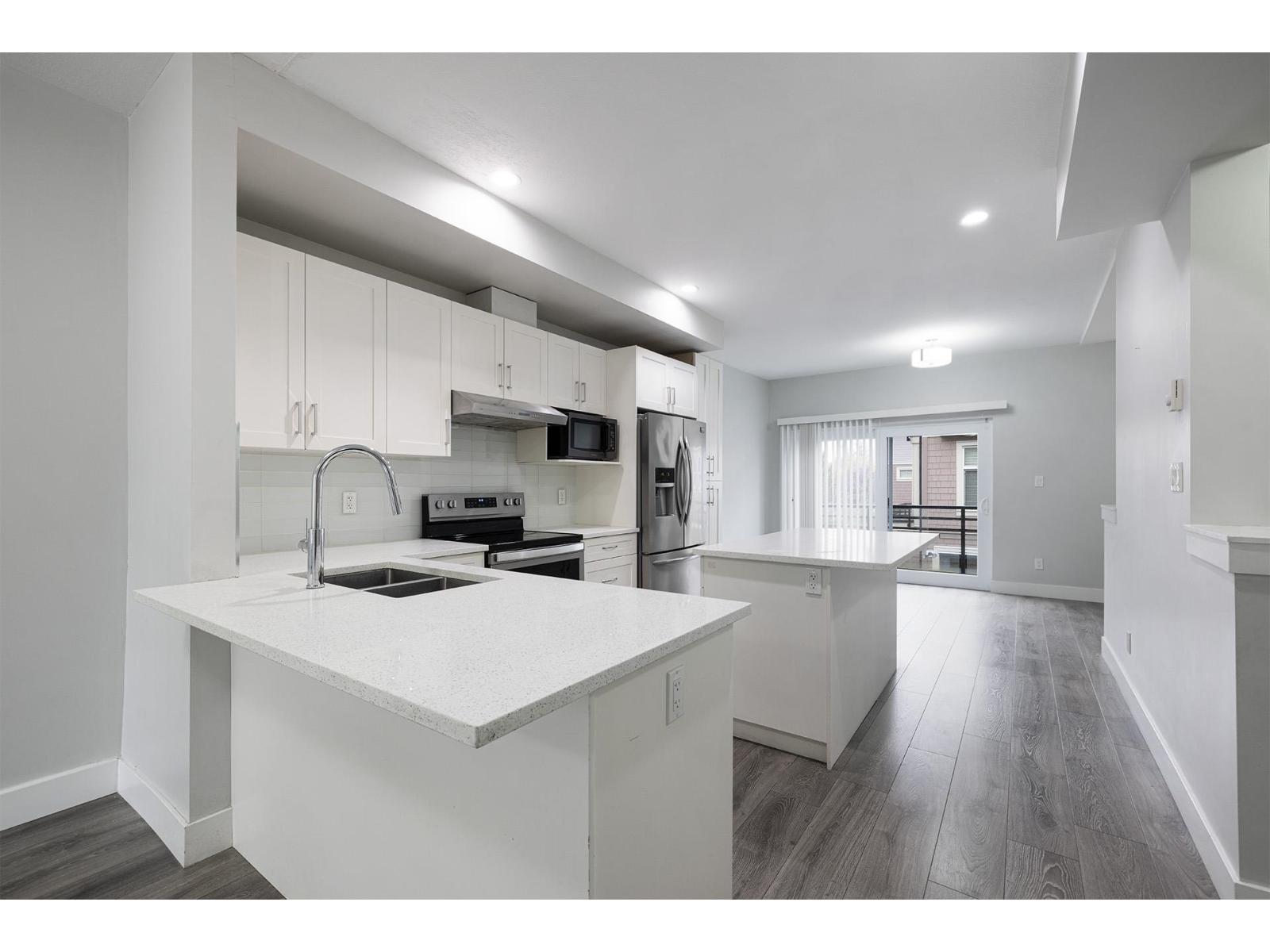 27 14660 105A AVENUE, Surrey