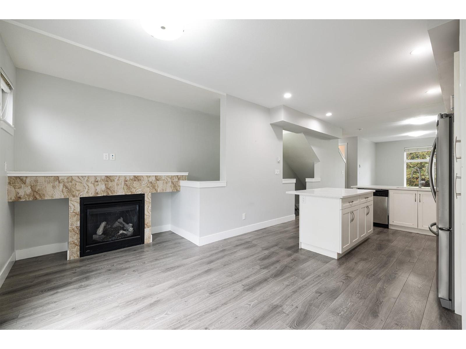 27 14660 105A AVENUE, Surrey