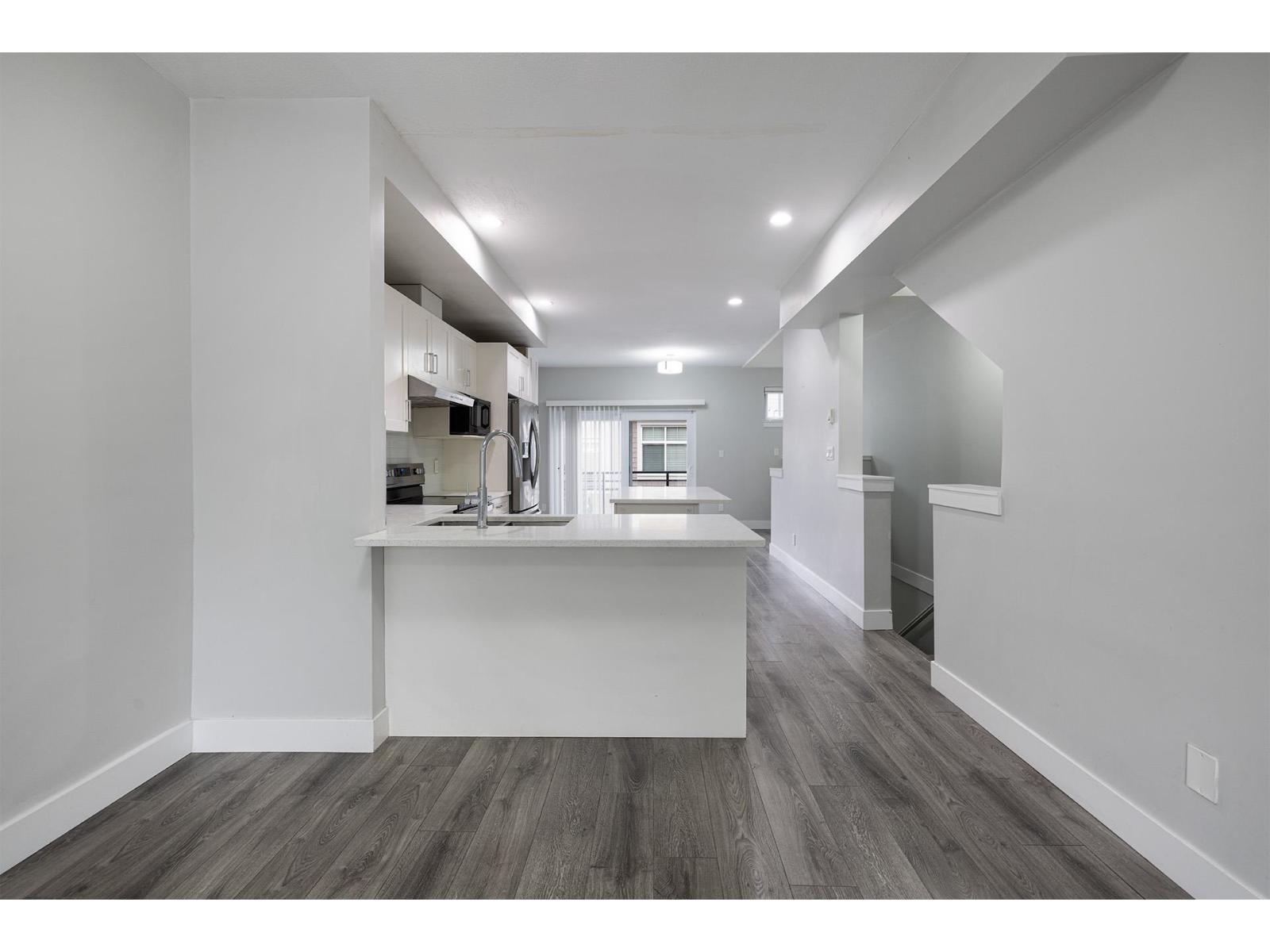27 14660 105A AVENUE, Surrey