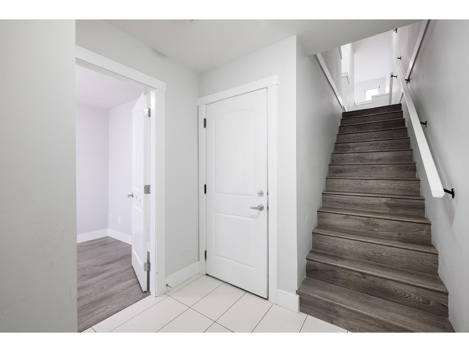 27 14660 105A AVENUE, Surrey
