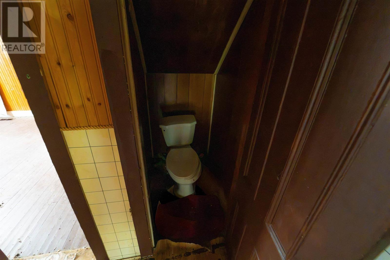 24 Pleasant Street - Image 15