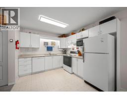 Kitchen - C 828 Washington Way, Courtenay, BC V9J1L0 Photo 8