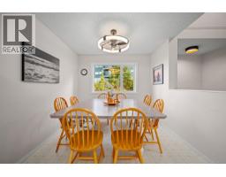 Living room - C 828 Washington Way, Courtenay, BC V9J1L0 Photo 9