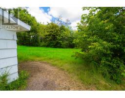 Porch - 24 Pleasant Street, Springhill, NS B0M1X0 Photo 6