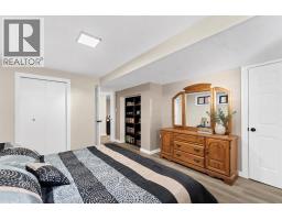 339 Ross Glen Drive Se, Medicine Hat, AB T1B1Y3 Photo 32