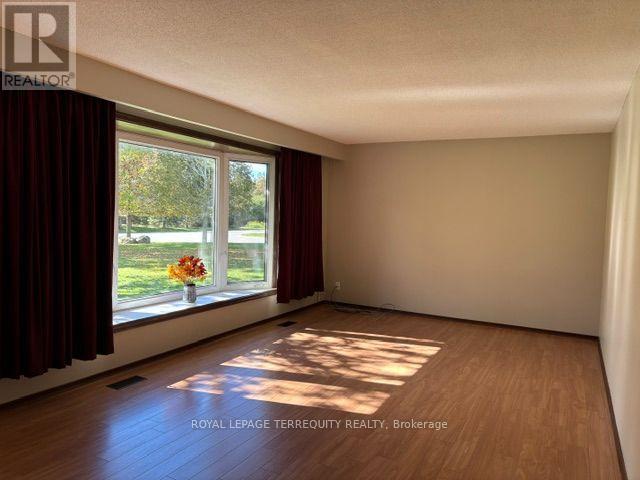 320 Myrtle Road East, Whitby, ON photo 4