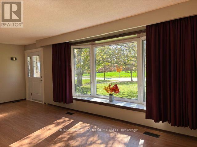 320 Myrtle Road East, Whitby, ON photo 5