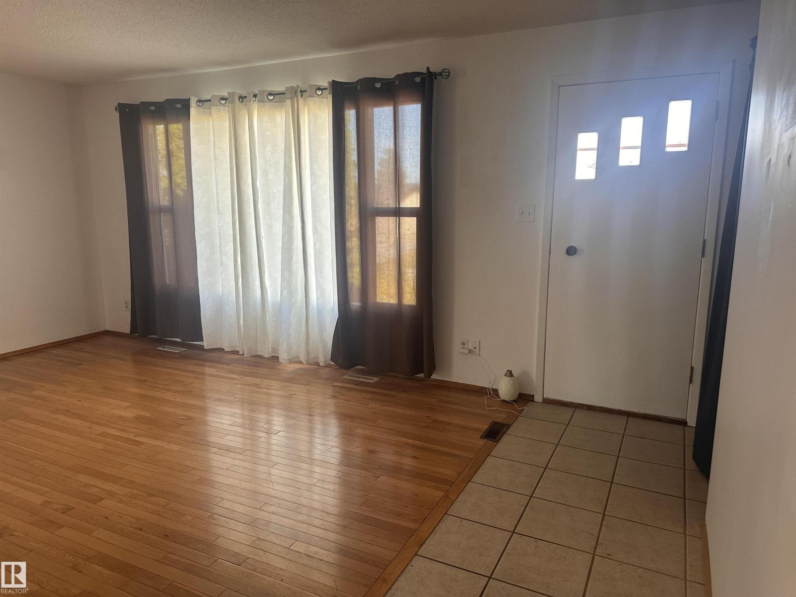 10647 106 ST - 23