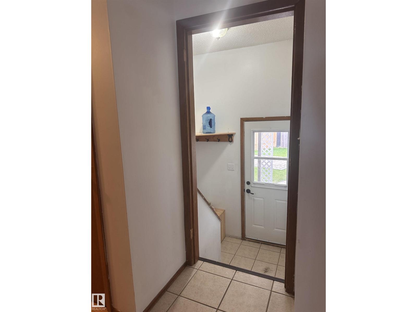 10647 106 ST - 36